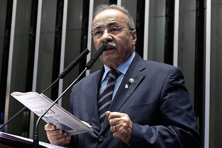 PF apreende dinheiro entre as nádegas de vice-líder do governo Bolsonaro em ação sobre Covid